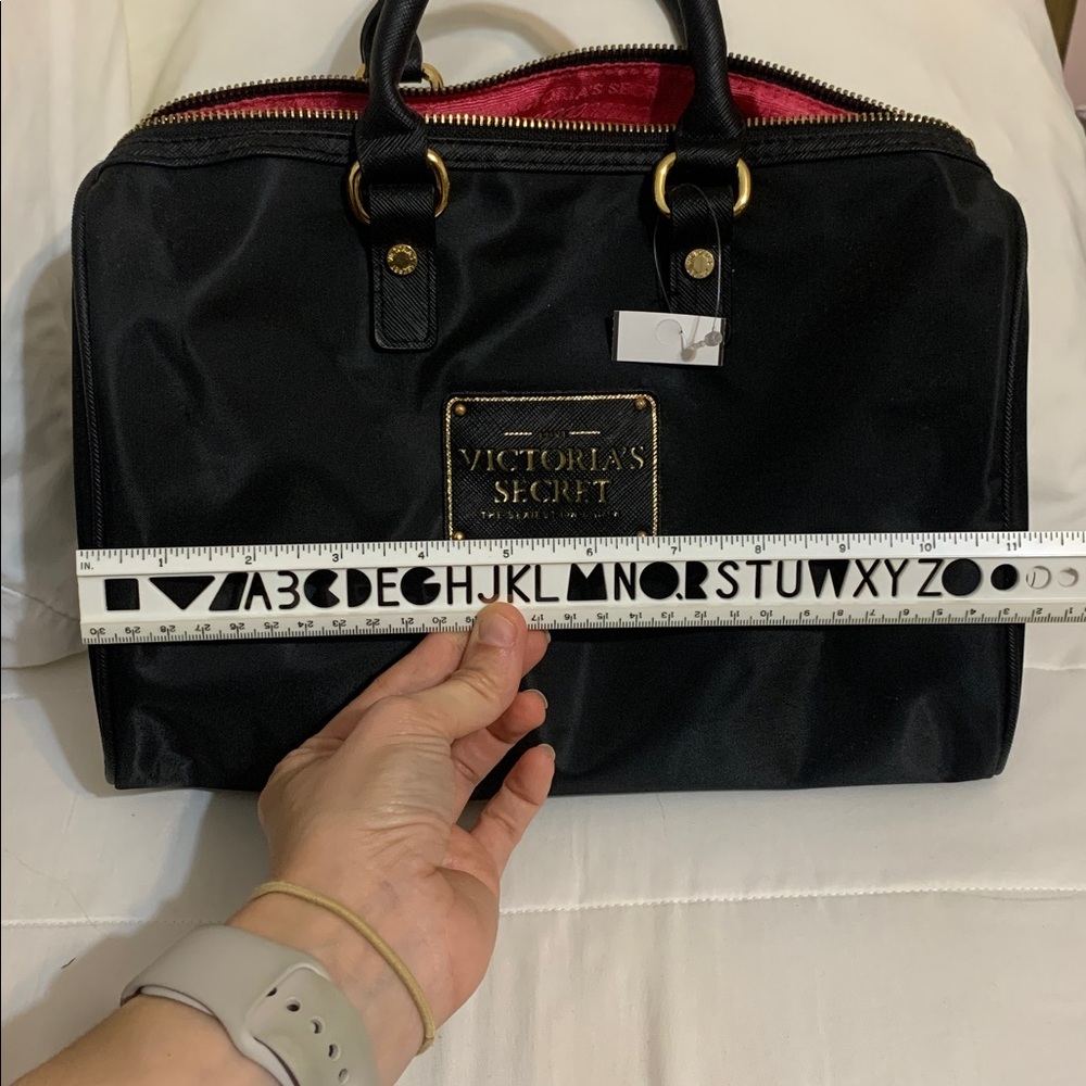 ✨ Victoria’s Sectet Handbag - Picture 4 of 7